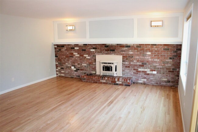 Building Photo - 321 Keach Ct