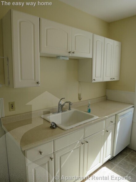 Building Photo - 36 Standish St