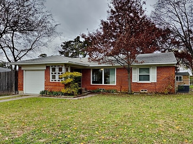 Primary Photo - 307 Hillcrest Ave
