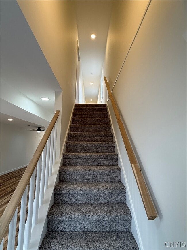 Building Photo - 6996 Lakeshore Rd