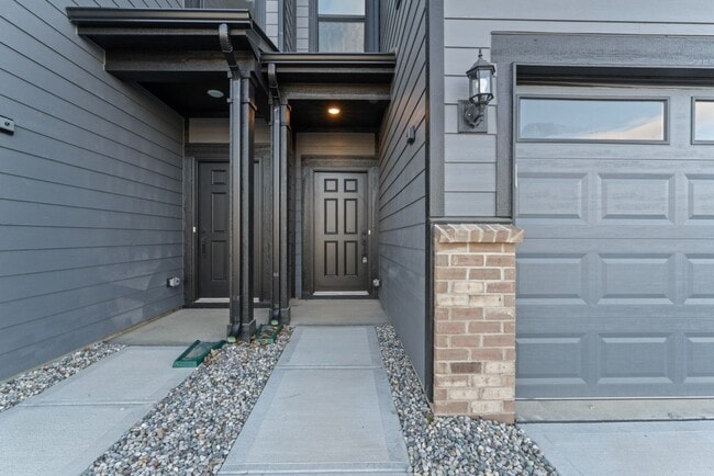 Building Photo - Luxury Townhome, Fishers Schools, Minutes ...