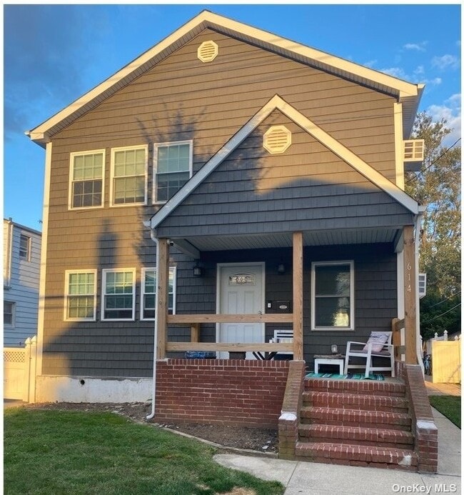 Primary Photo - 614 Monroe Blvd