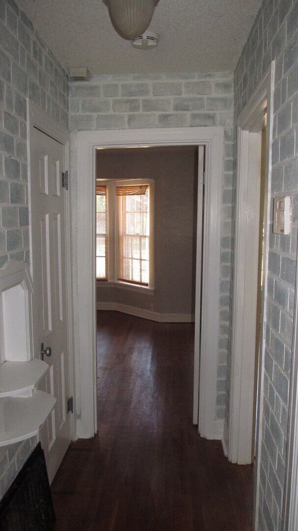 Building Photo - NOW PRE-LEASING-AVAILABLE LATE MAY