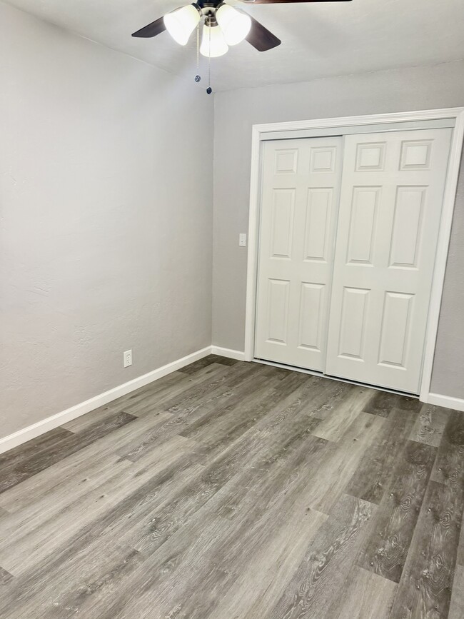 Building Photo - 986 S Hope Ave