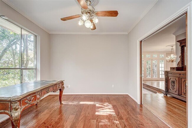 Building Photo - 201 Vanderpool Ln