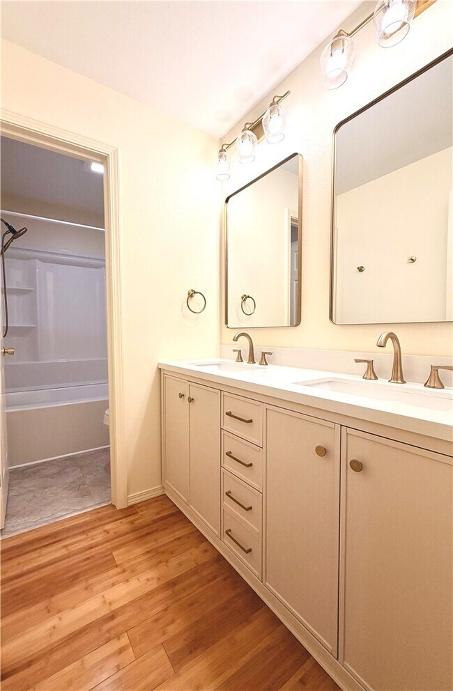 Building Photo - 11 Blakeney Ln