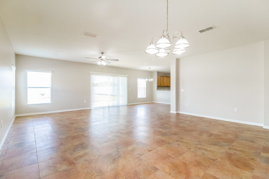 Building Photo - 3046 Dasha Palm Dr