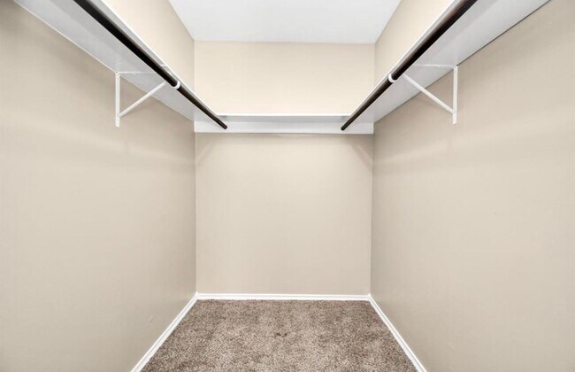 Building Photo - 701 Regency Dr