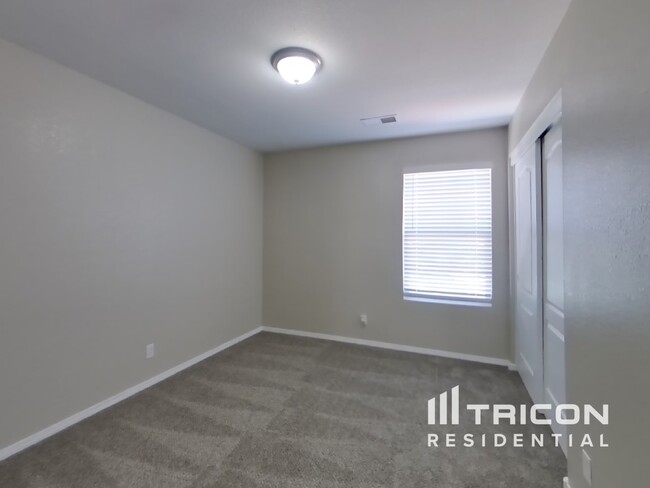 Building Photo - 721 Valley Meadows Dr