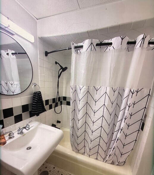 Building Photo - 3723 Ruby St