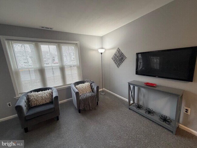 Building Photo - 102 Stonehurst Ct