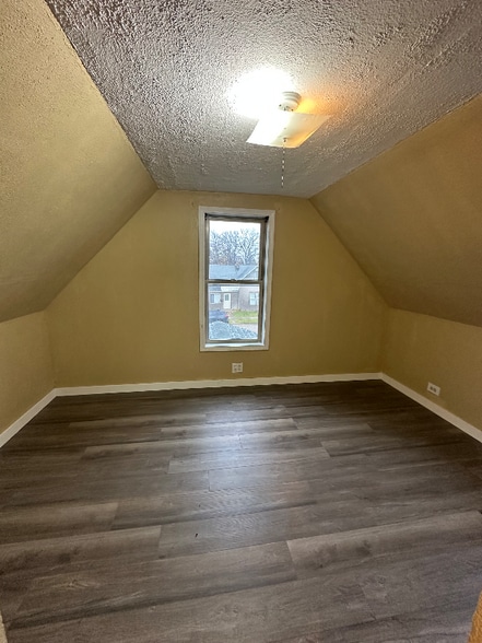 Building Photo - 109 Kendall Ave S