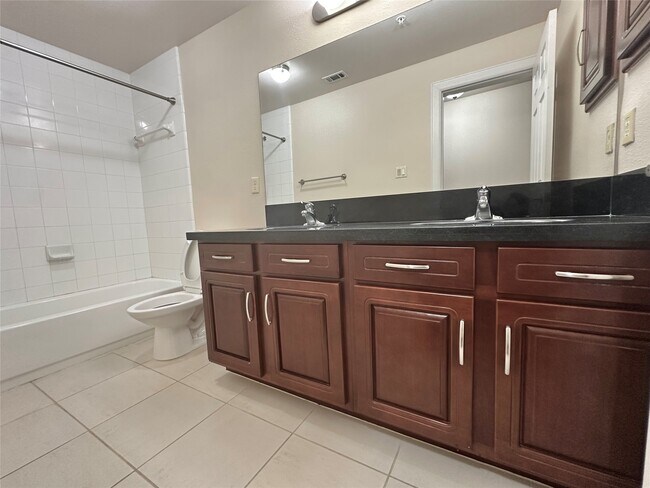 Building Photo - 6611 W Sam Houston Pkwy S