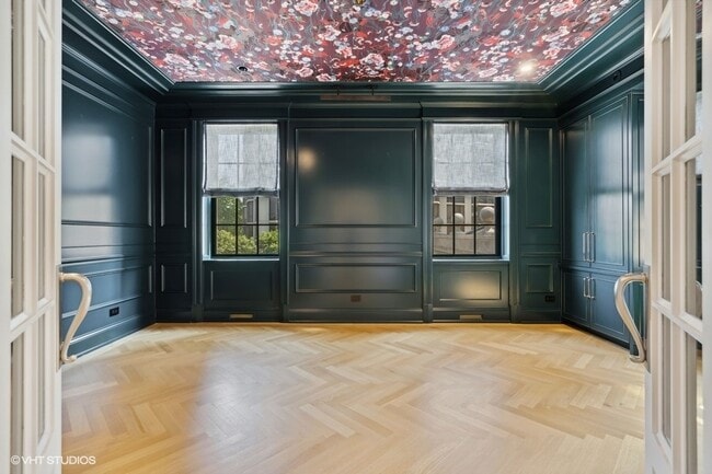 Building Photo - 2700 N Lakeview Ave