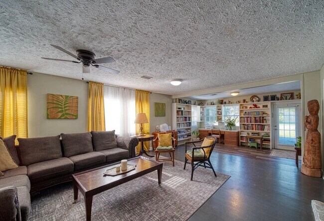 Building Photo - 3900 W 17th St