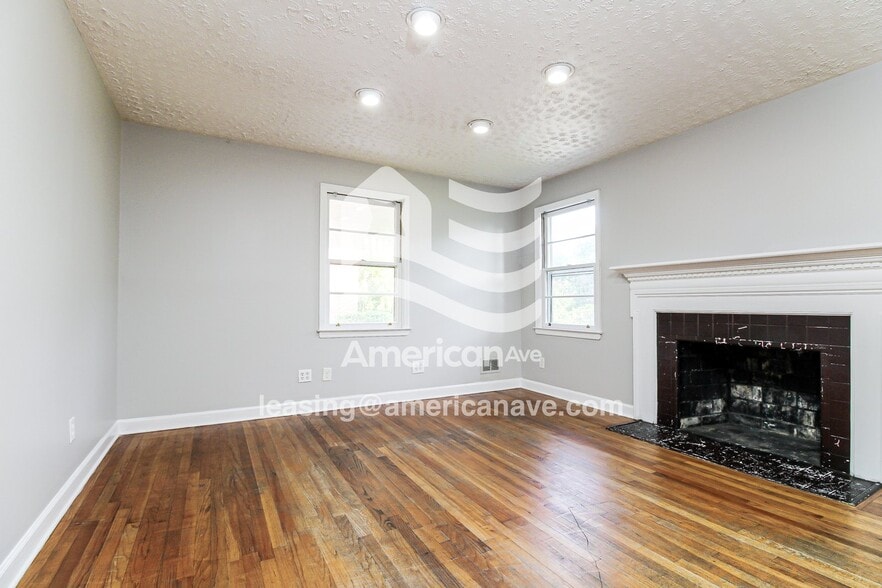 Building Photo - 1619 B Ave