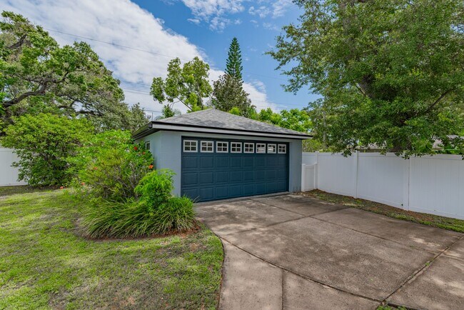 Building Photo - Charming Riverside Heights Rental – Update...