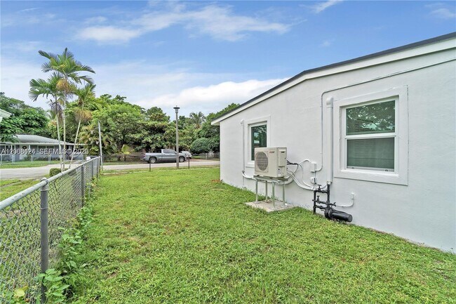 Building Photo - 1175 NW 133rd St