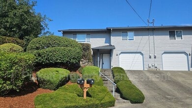 Building Photo - 2641 Stephenson Ave