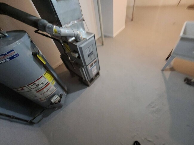 Building Photo - Charming 3-Bedroom Property In Prime location