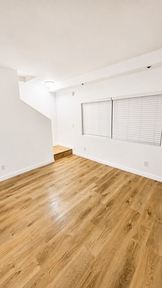 Livingroom - 7900 Woodman Ave