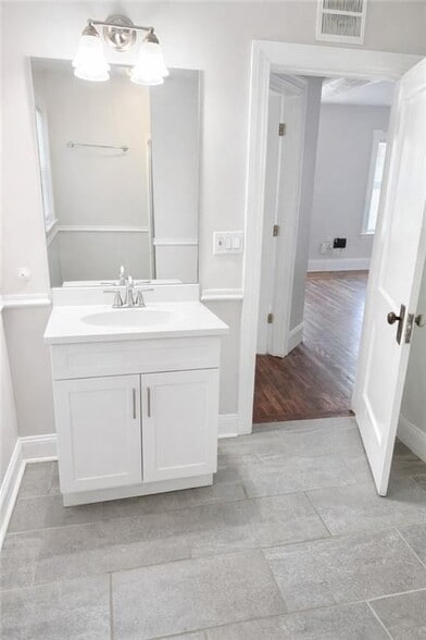 Building Photo - 422 Pawtucket Ave