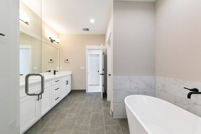 Building Photo - 5214 Pinemont Creek Ln