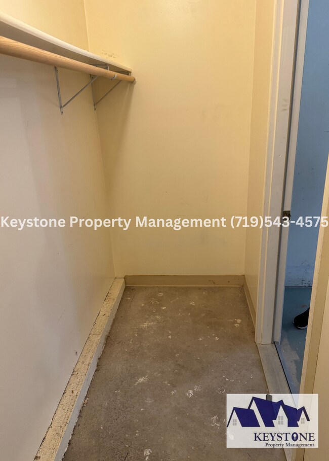 Building Photo - Charming Pet Friendly House 2 Bedroom/1.5 Bathroom/Oversized Garage $1500/$1500