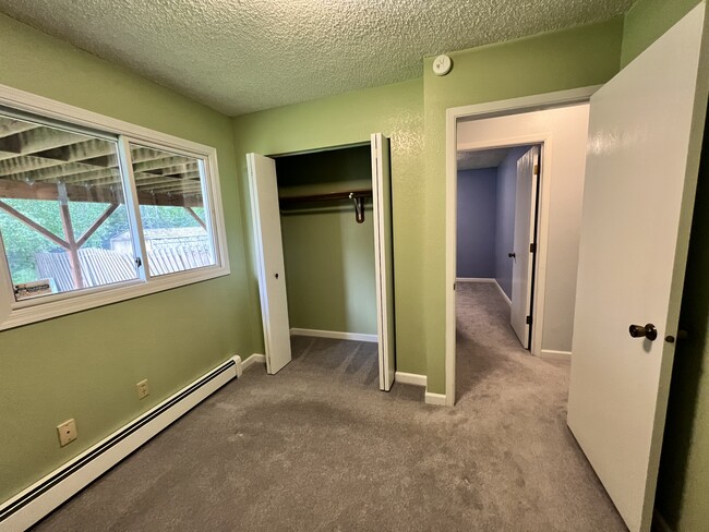 Building Photo - 3924 Cosmos Dr