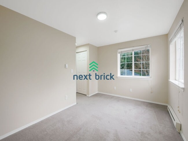 Building Photo - 2 Bed and 2.5 Bath Stunning Townhome is Available for Rent!