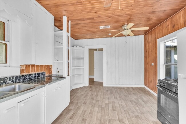 Building Photo - 203 W Powell St