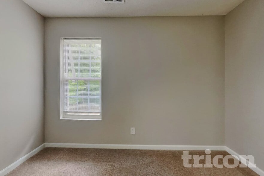 Building Photo - 1017 Woodland Pointe Dr
