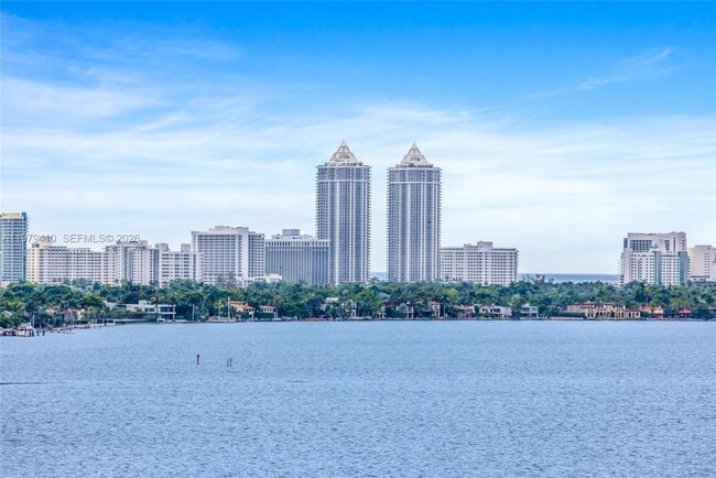 Building Photo - 7601 E Treasure Dr