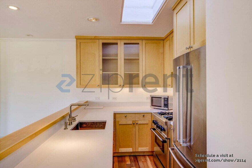 Building Photo - 66 Bernard St