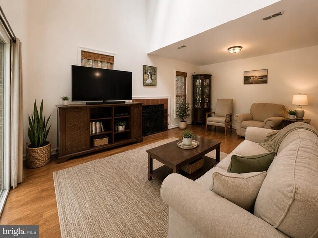 Building Photo - 2819 Otsego Dr