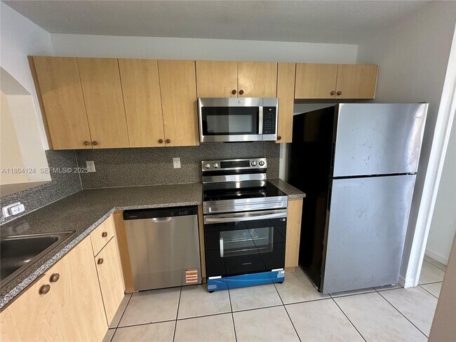 Building Photo - 2910 SE 13th Ave