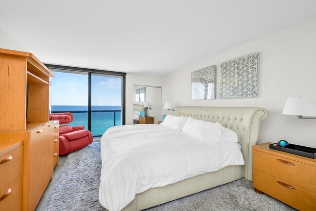 Building Photo - 3115 S Ocean Blvd