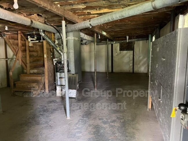 Building Photo - 978 Oak Dr