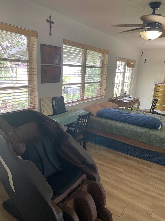 Building Photo - 4401 NW 43rd Ave