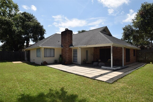 Building Photo - 22922 Glenover Dr