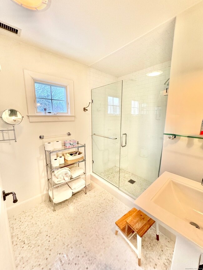 Building Photo - 9 Barclay Ct