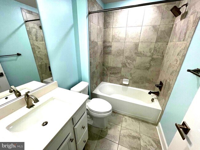 Building Photo - 33789 Freeport Dr