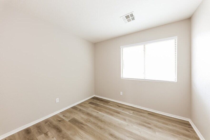 Building Photo - 15350 W Lundberg St