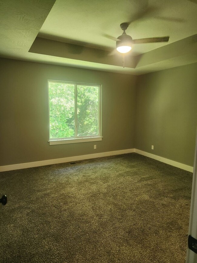 Building Photo - Move-in Ready!!!