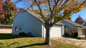 Building Photo - 2831 Casa de Vida Dr