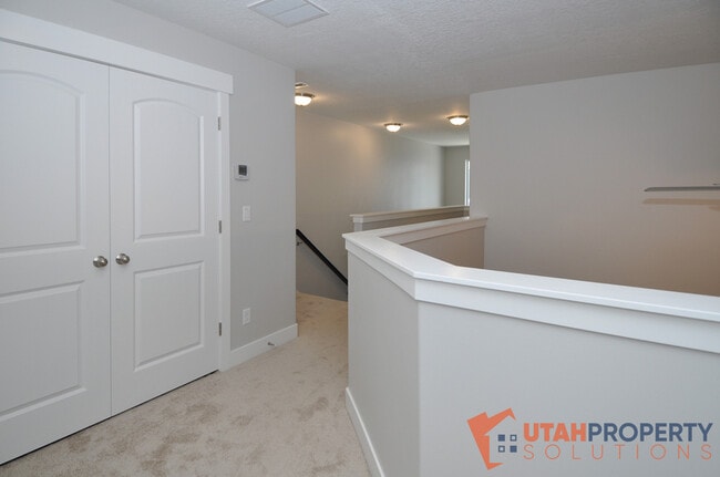 Building Photo - 13012 S Oberon Ln
