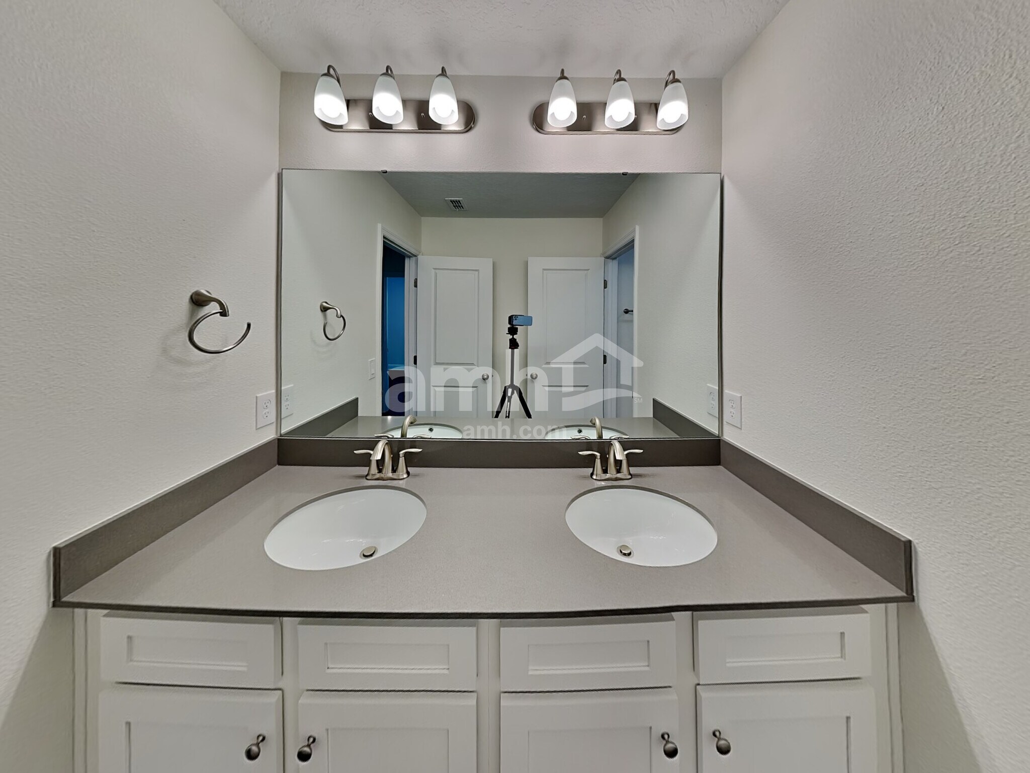 Building Photo - 2805 Ponds Trl