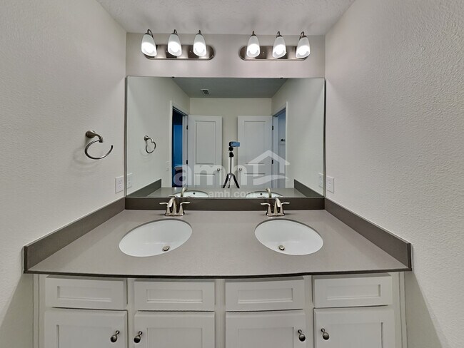 Building Photo - 2805 Ponds Trl