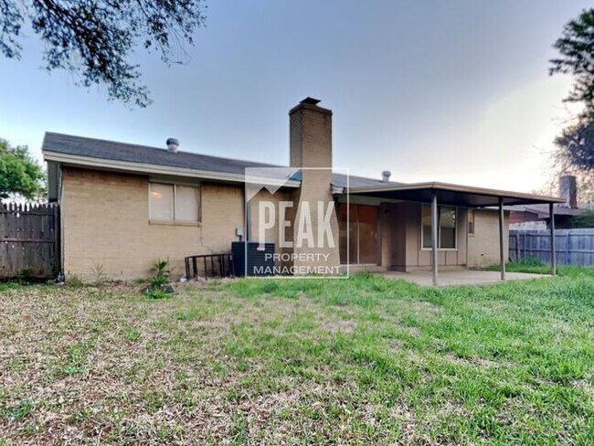 Building Photo - $2000! Large 4 Bed 2 Bath in ARLINGTON! TOUR NOW, 2 Year lease minimum!