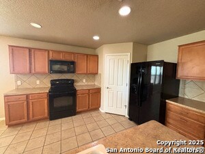 Building Photo - 5556 Columbia Dr